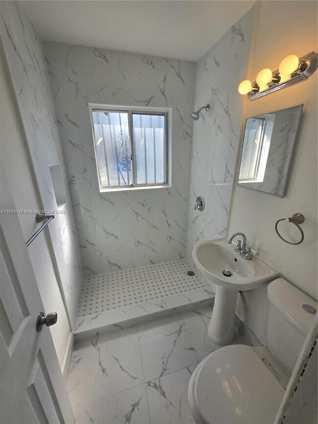 Foto del edificio - 3110 NW 19th Ave