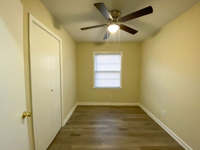 Building Photo - 3 bedroom, 2 bath near Quince and Perkins