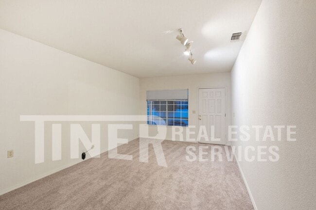 Building Photo - 6004 Rowan Way