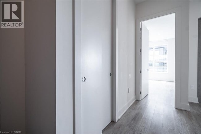 Building Photo - 212 King William St