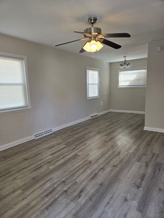 Building Photo - Charming 3-bedroom, 1-bathroom home in Por...