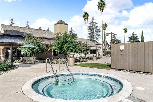 Building Photo - Venetian Bridges