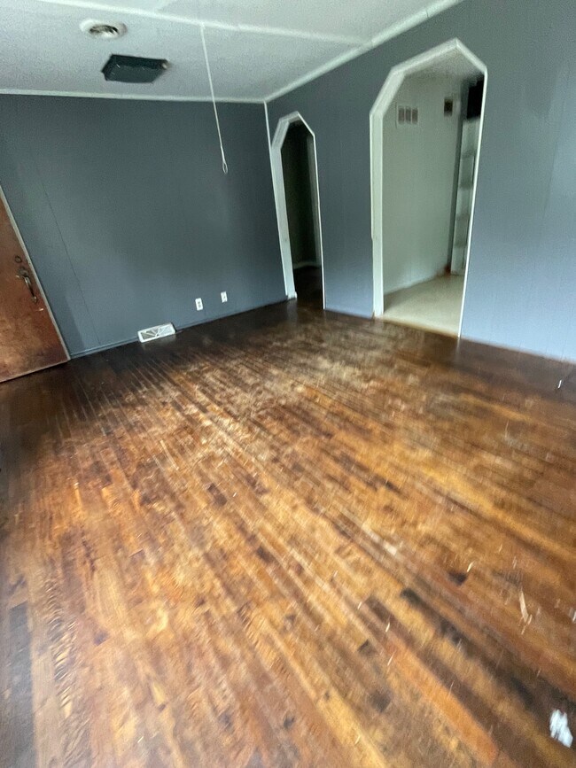 Building Photo - 1208 E South Ave