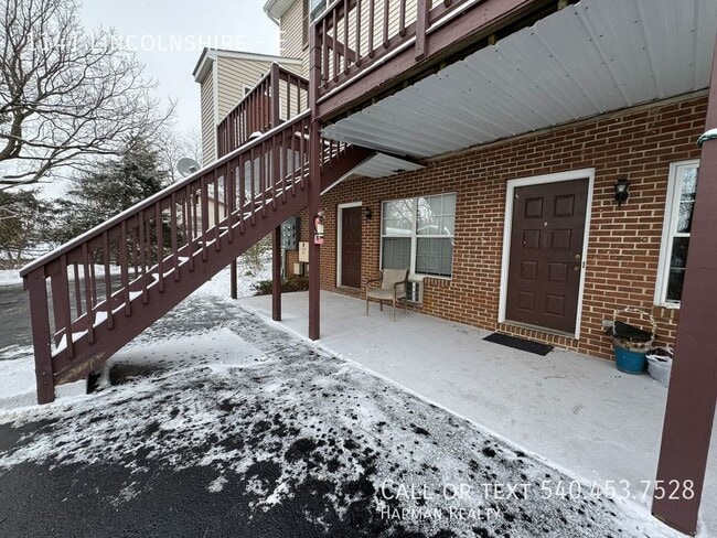 Building Photo - Spacious ground floor 1 bedroom apartment