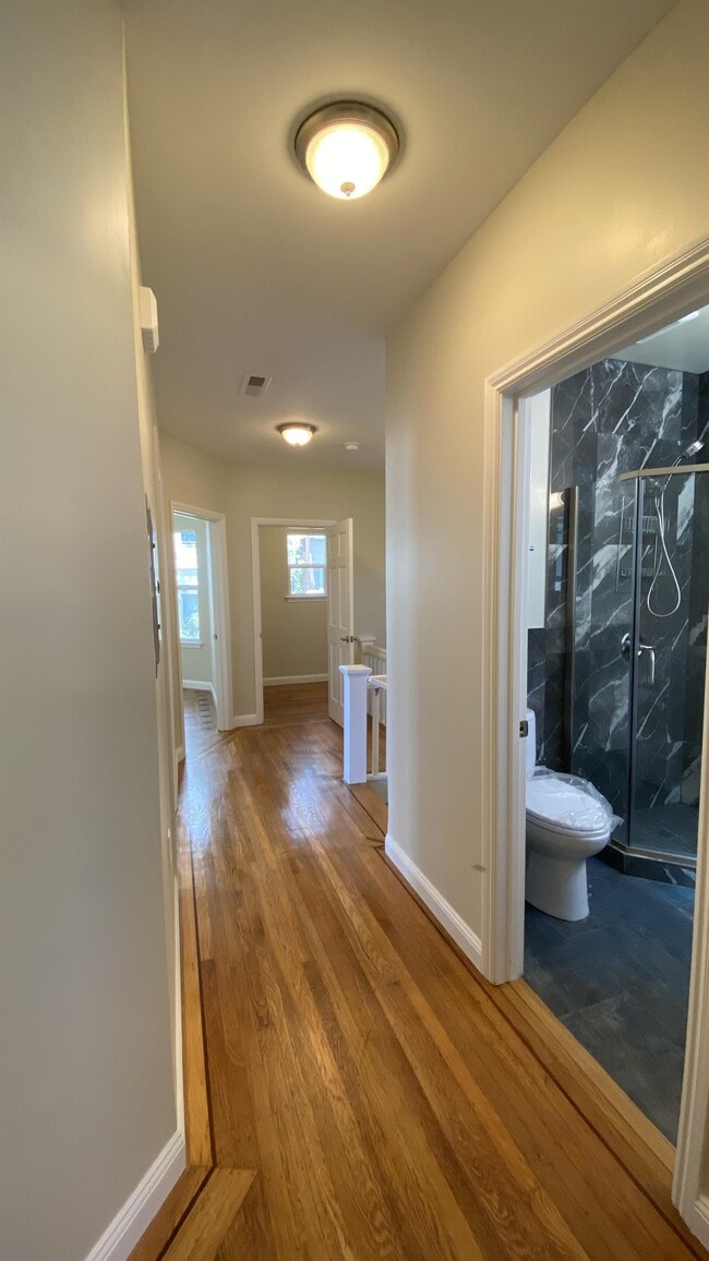 Building Photo - 1547 Clay St