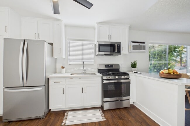 Building Photo - Terraces at Tarzana