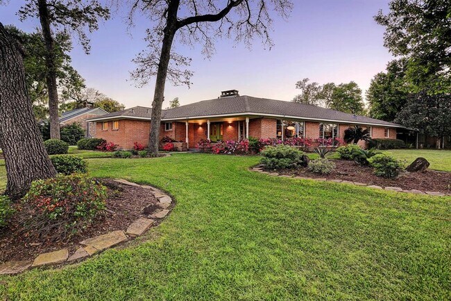 Foto del edificio - 8002 Glen Valley Dr