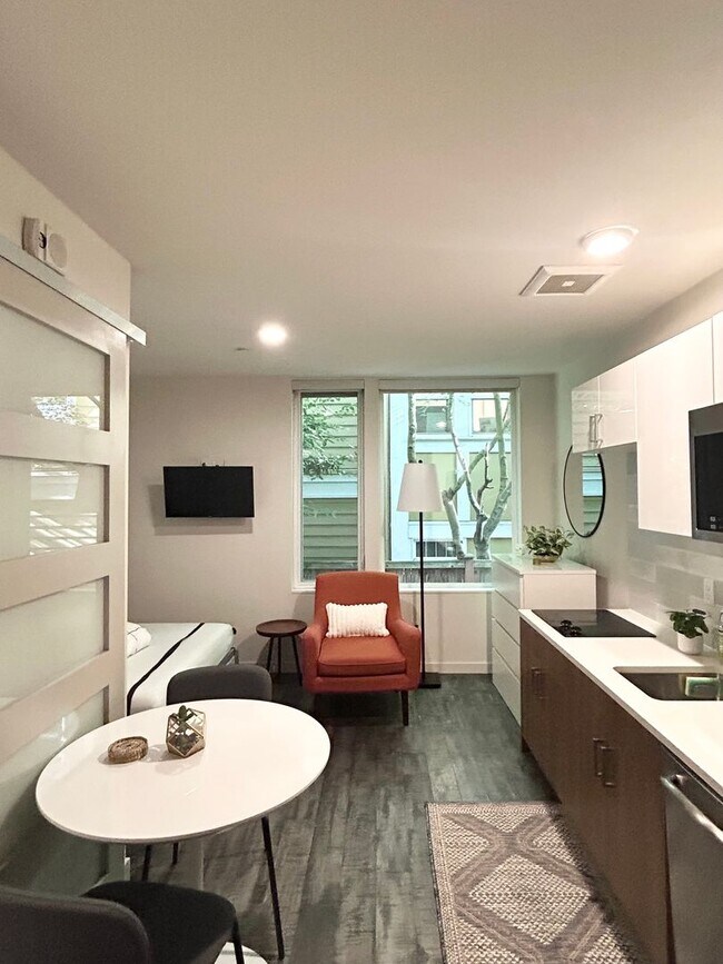 Foto del interior - 741 Harvard Modern studios with w/d in unit!