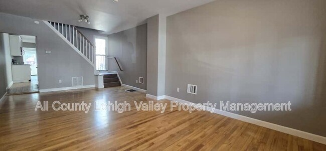 Foto del edificio - 316 E Union Blvd