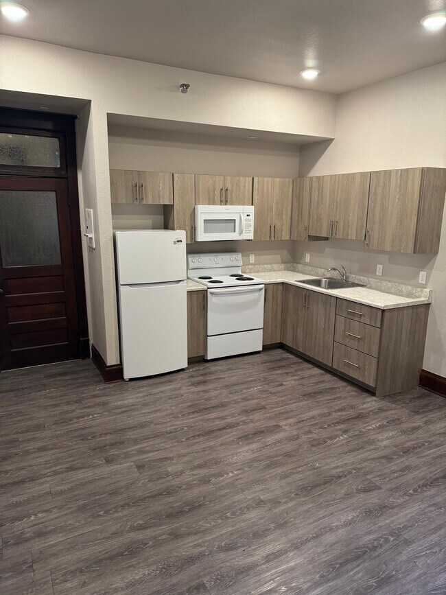 Building Photo - 223 N Main St