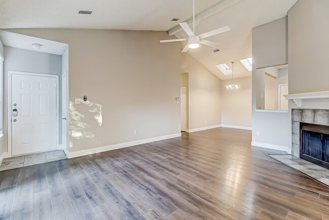 Building Photo - 1162 Hemlock Dr