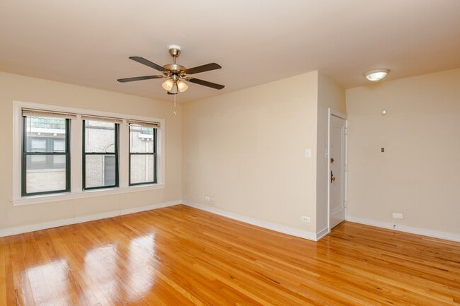 Building Photo - 4843 N Wolcott Ave