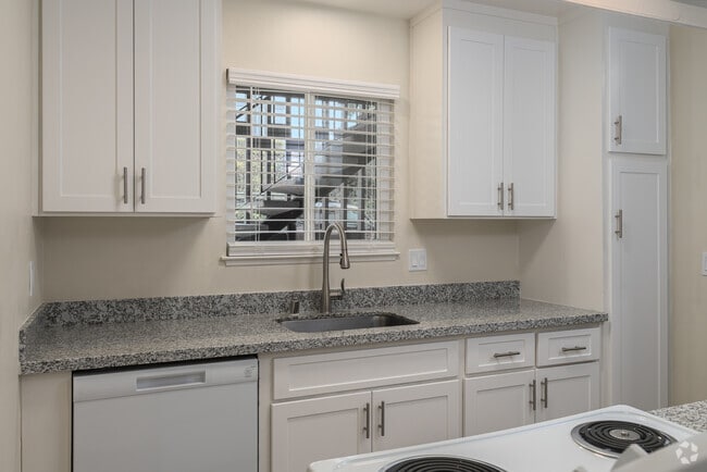 2BR, 1BA - 950 SF - Kitchen - Sierra Gardens