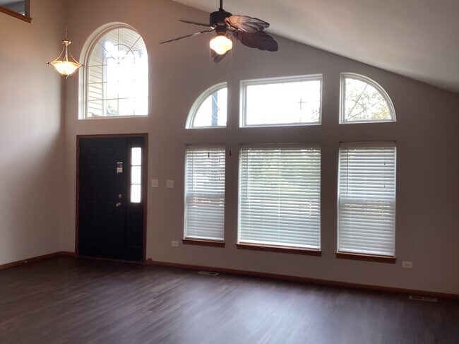 Foto del edificio - 27450 W Fawn Lake Ct