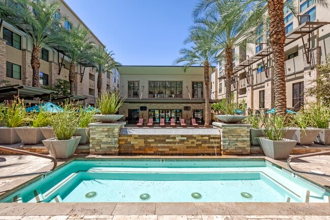 Building Photo - Biltmore at Camelback