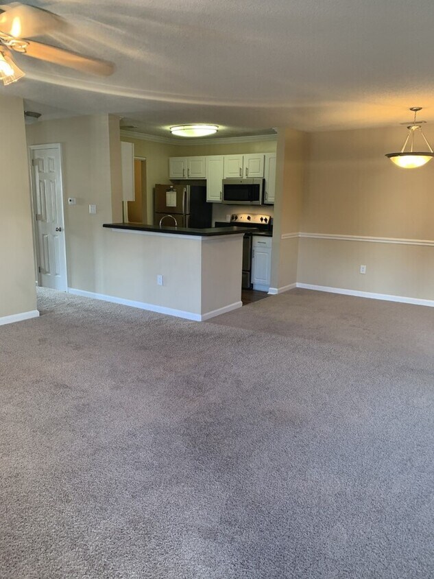Building Photo - Specious 3 Bedroom and 2 Full Bathrooms