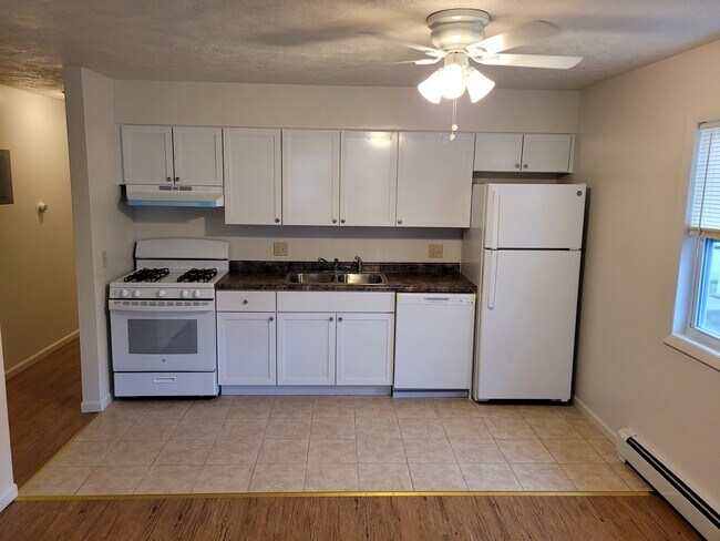 Building Photo - 905 W Grove St