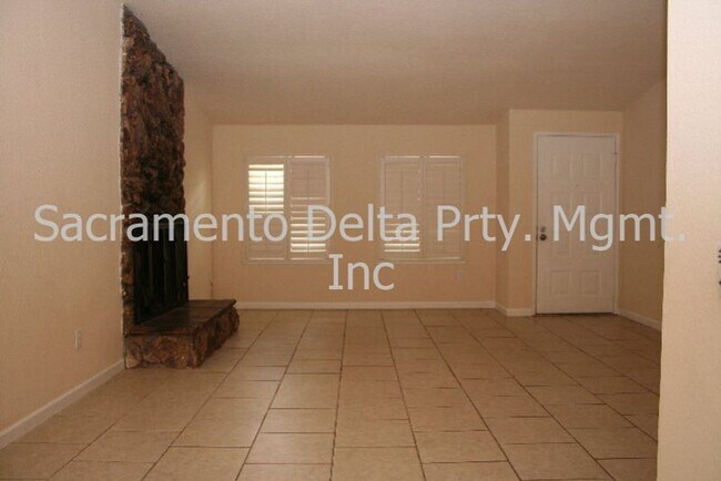 Building Photo - Charming 4 bed/2 bath One Story Home in Va...