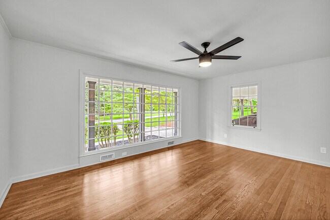 Building Photo - 211 Laramie Rd