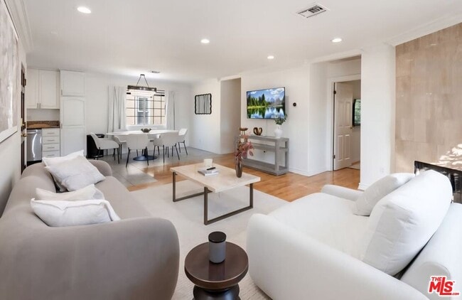 Building Photo - 525 N Orange Dr