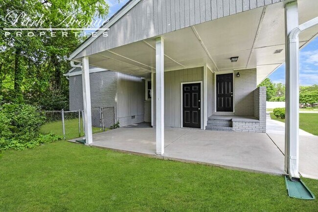 Building Photo - 1841 Haines St