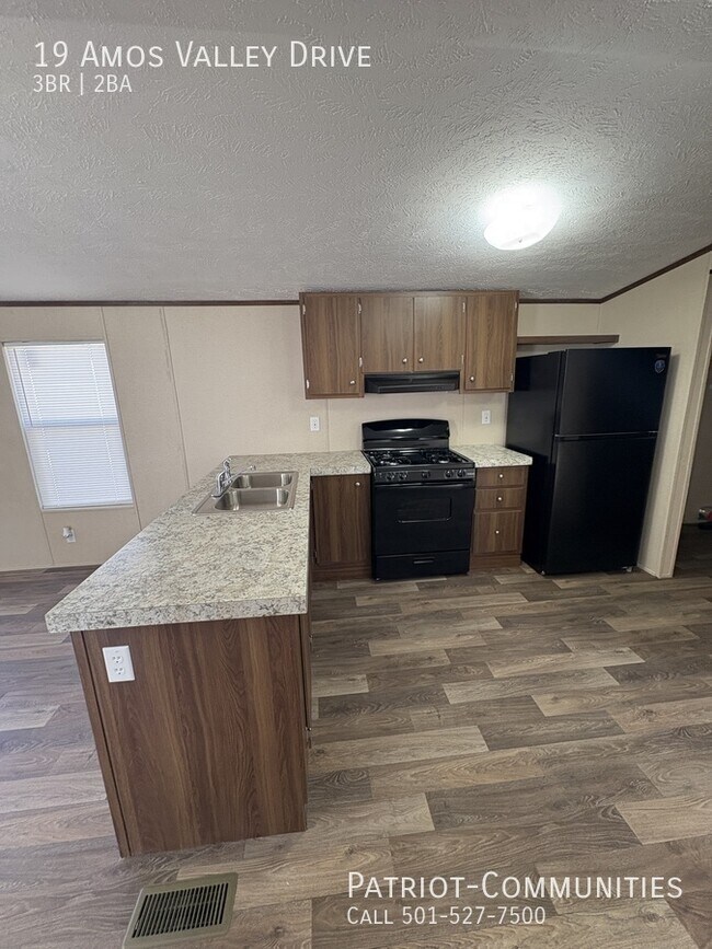 Foto del edificio - 19 Amos Valley Dr