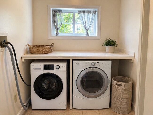 Foto del edificio - Beautiful 3 Bedroom Townhome in Lancaster - First Floor Washer/Dryer!