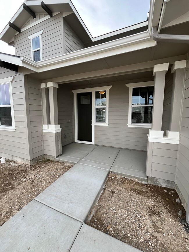 Building Photo - Brand New 3 bed 2.5 bath with flex room No...