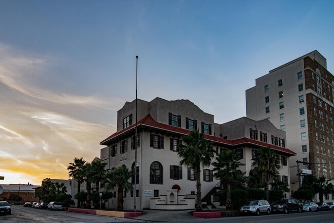 Building Photo - Jackson Square