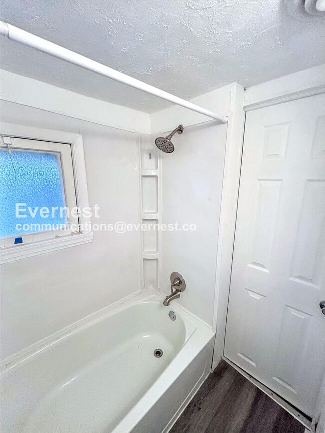 Foto del edificio - 1079 E 68th St