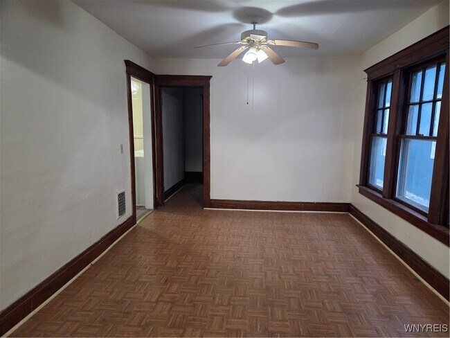 Foto del edificio - 168 Rodney Ave