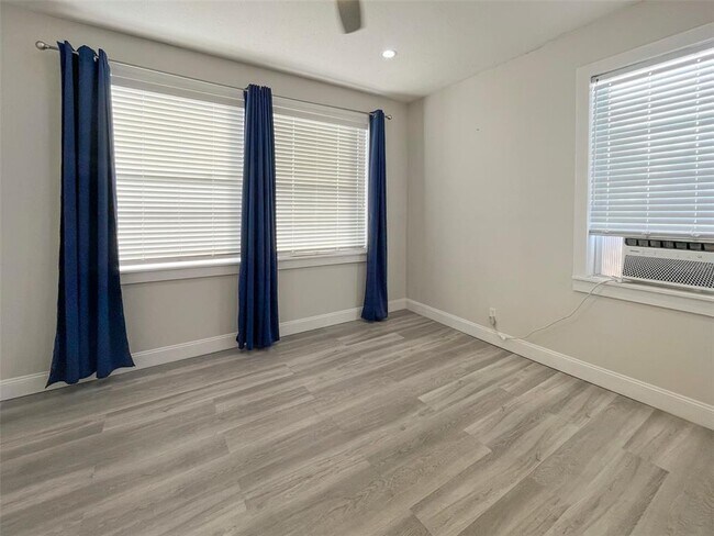 Building Photo - 408 Armada Rd