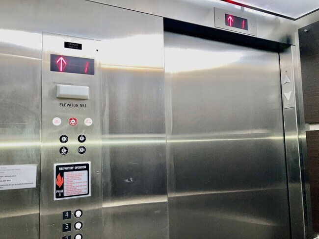 Foto del edificio - Spacious Olde Kensington 2bd/2bth Condo Ga...