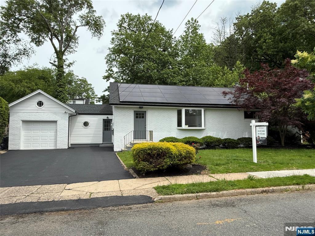 Primary Photo - 41 Woods Ave
