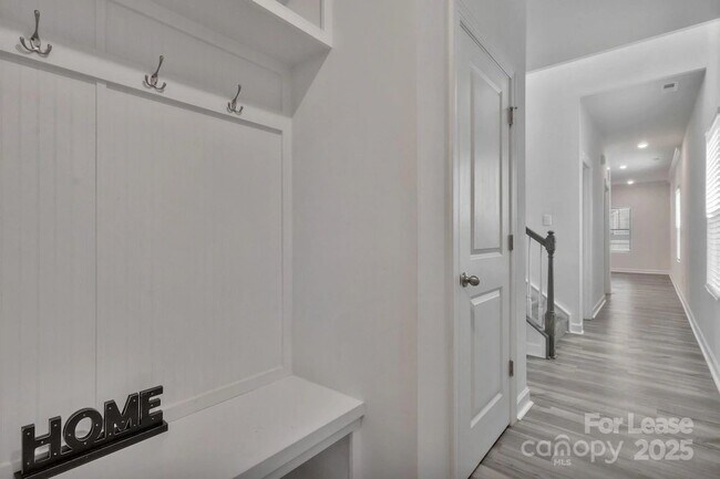 Foto del edificio - 4013 Armstrong Farm Dr
