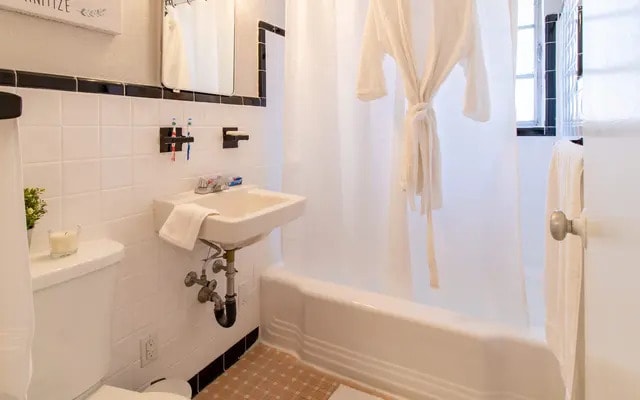 Building Photo - Lake Ivanhoe Shores Apartments