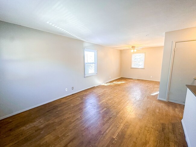 Foto del edificio - 8415 E 34th St