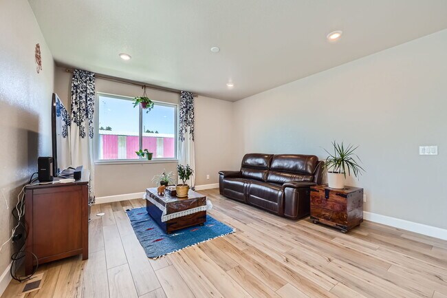 Building Photo - 18374 Grosbeak Pl