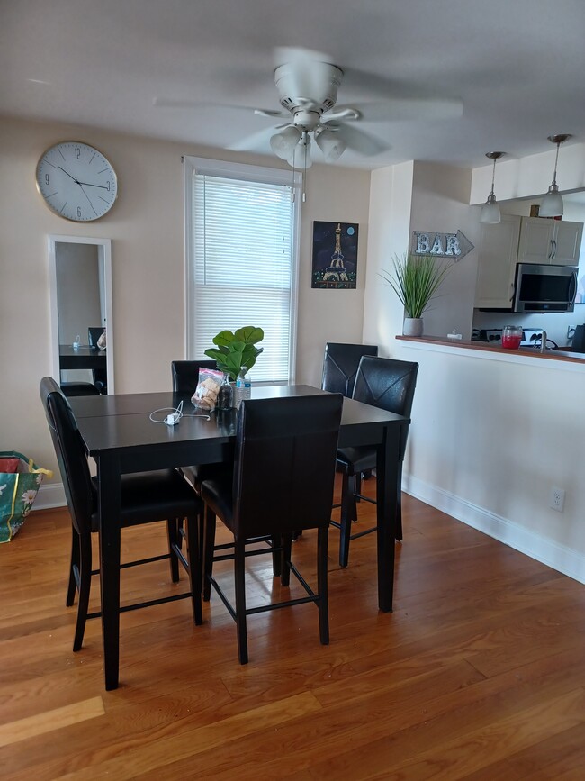 Dining area - 7310 Bay Front Rd