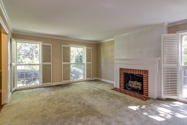 Building Photo - Huge Yard and Privacy, Right on Hillsboro Road at Fieldstone Farms!