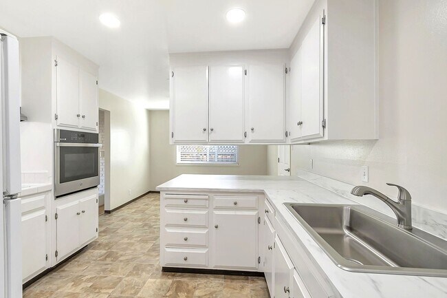 Building Photo - Charming Single-Family Home in Convenient San Jose Location!