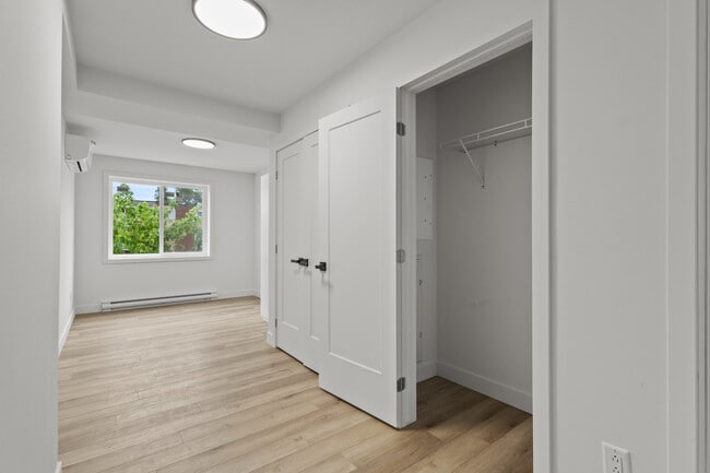 Photo du bâtiment - 8280 Av Des Vendéens