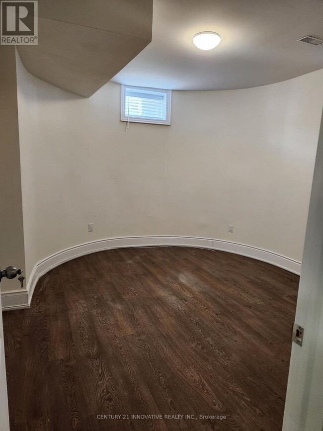 Building Photo - 33 Scarborough Golf Club Rd