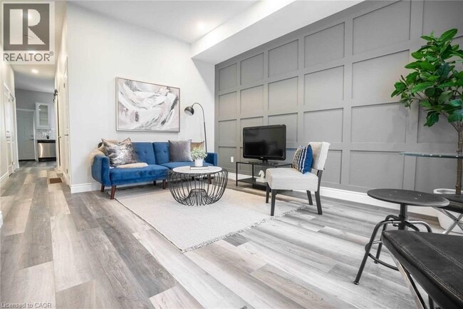 Building Photo - 55 Wellington St N