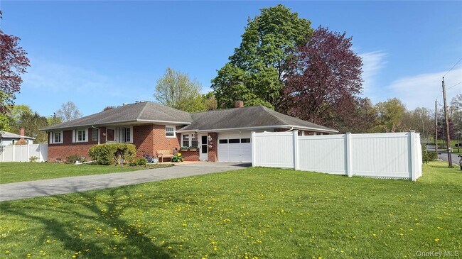 Foto del edificio - 60 Ryerson Rd