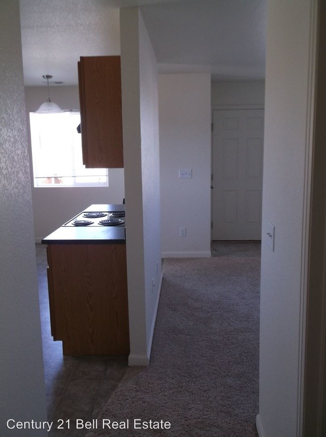 Building Photo - 205 Hunters Way