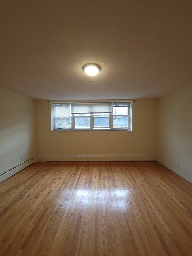 Building Photo - 20 Tufts St