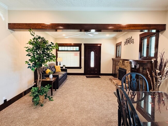 Building Photo - 71 N 400 W