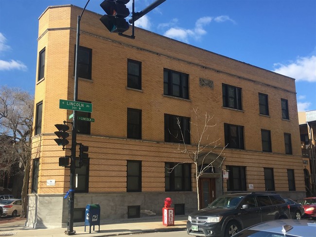 Building Photo - 1900 N Lincoln Ave