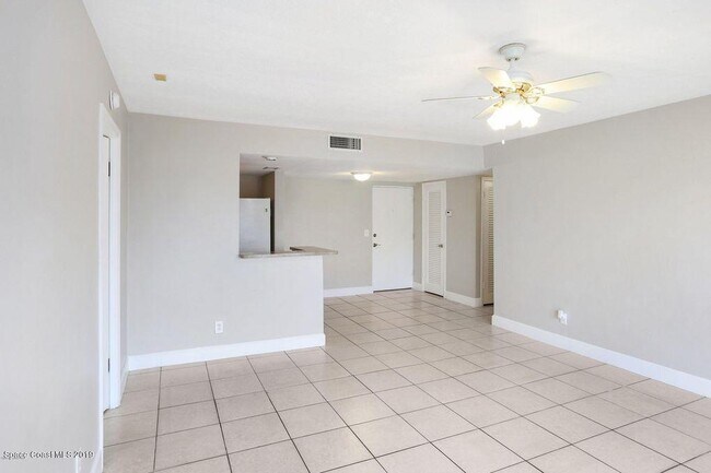 Building Photo - 223 Columbia Dr